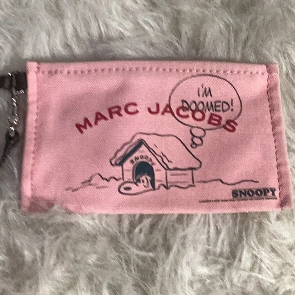 Marc Jacob’s x Peanuts Snoopy Pink Canvas Graphic Print Pouch Wristlet E…